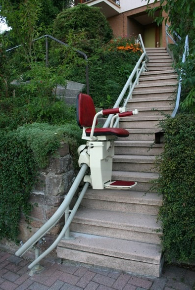 Egyenes lépcsőlift, széklift, használt lépcsőlift beépítés garanciával