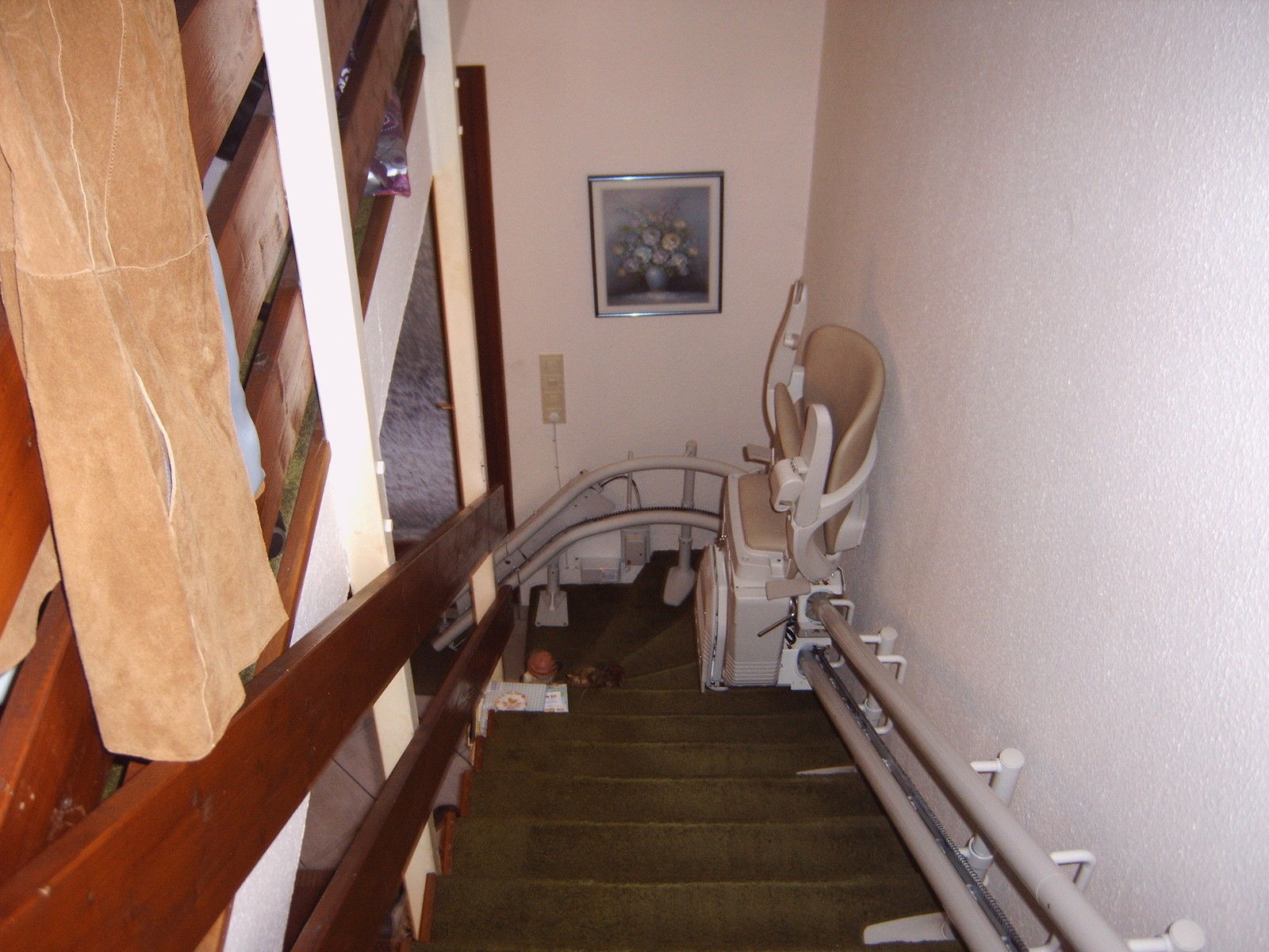 Kanyarodó széklift beépítés garanciával íves lépcsőkre